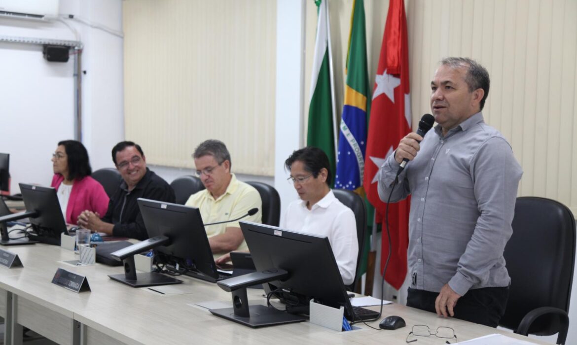 Câmara de Londrina discute regras para chácaras do Limoeiro em audiência pública com sala cheia
